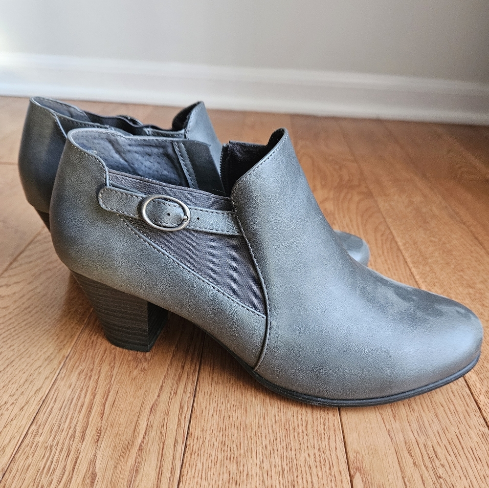 Croft & Barrow Grey Boots